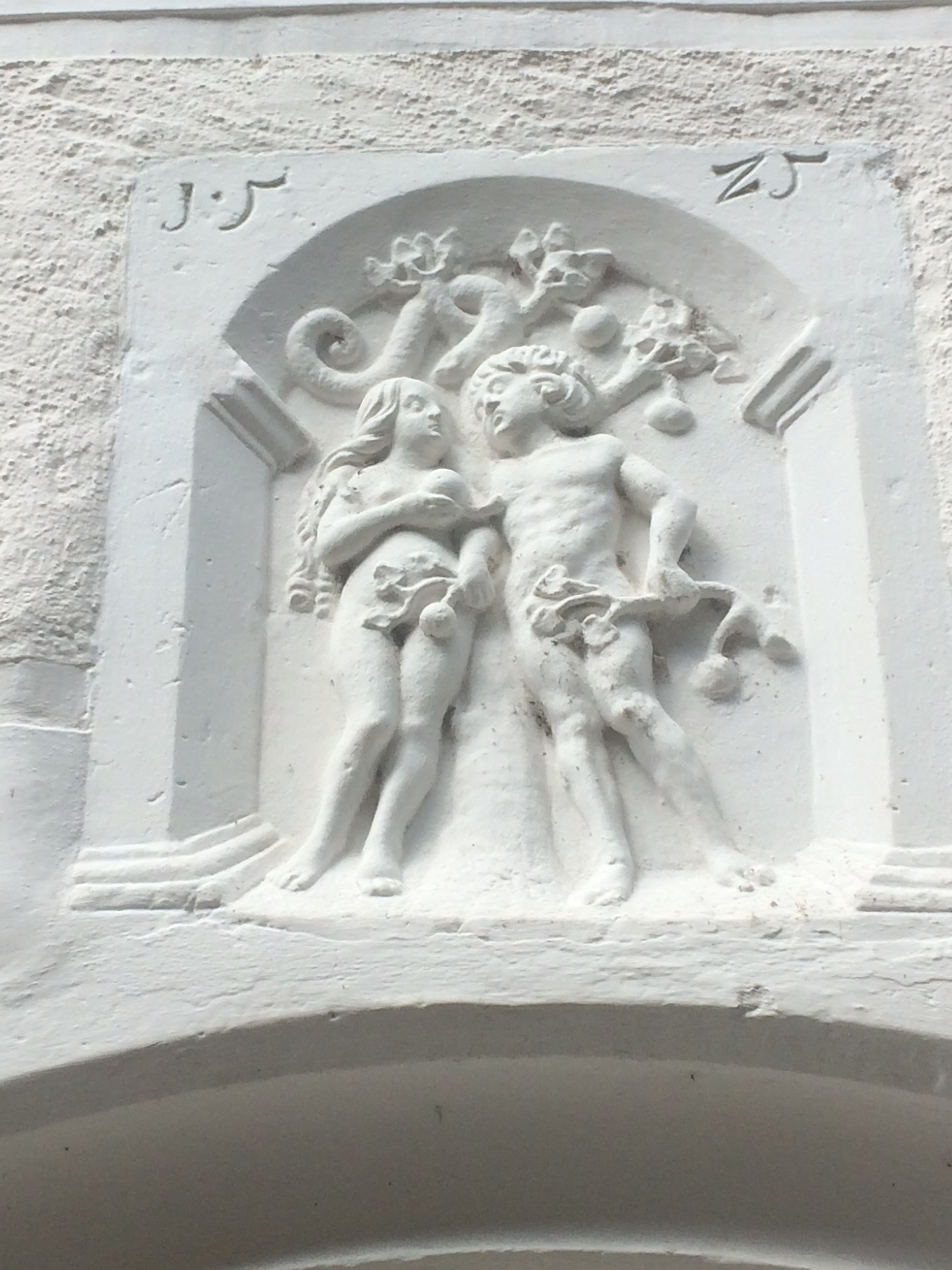 Kirchplatz, Haus Nr. 2 - měšťanský dům, reliéf z poč. 16. st.