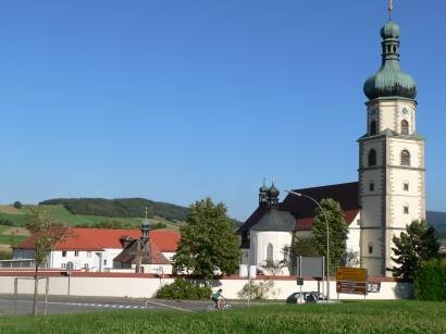 neukirchen-beim-heiligen-blut-wallfahrtskirche-ansicht-bilder.jpg